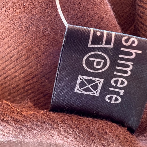 100% Cashmere Oversized Scrumptious Wrap/Shawl - Picture 9 of 9